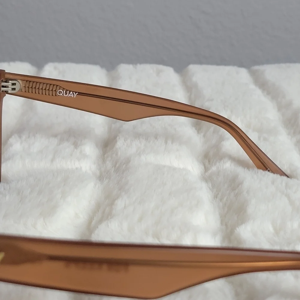 QUAY // ltd ed frosted caramel brown frame brown gradient lens cateyes